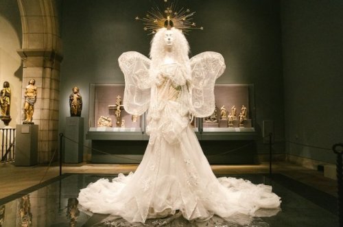 johngallianotheking:John Galliano Haute Couture for Christian Dior on Metropolitan museum of Art Exh