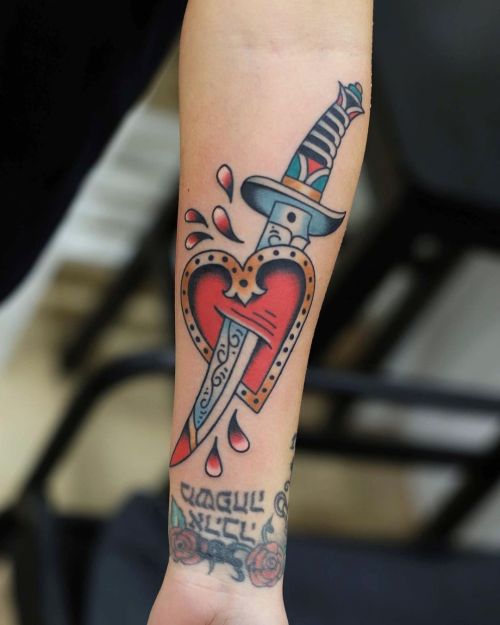 Bit more classic than usual Customer asking #patrykhilton #heartanddagger #classictattoo #panterabyd