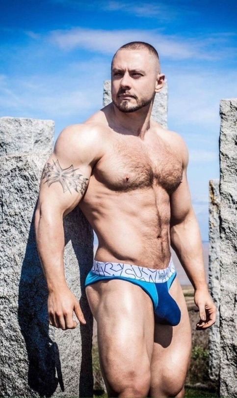 mouthwatering-men:  