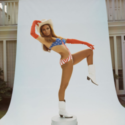 twixnmix:  Raquel Welch   photographed by