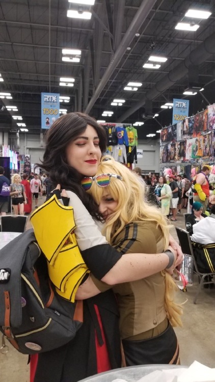 heartlessaquarius:  heartlessaquarius: I finally met @y8ay8a aka the designer of the female Qrow I cosplay. We’ve been wanting to meet for over a year. We nearly tackled each other when we found each other. She’s honestly one of the coolest people