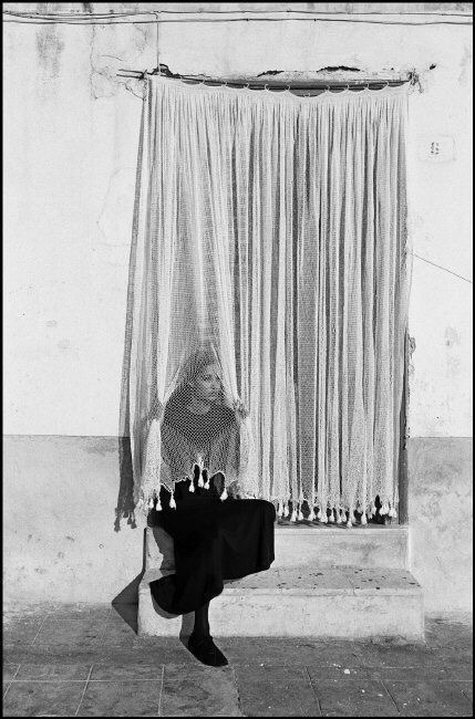 palermoafterdark: Ferdinando Scianna - Porticello, Sicily 1987. 