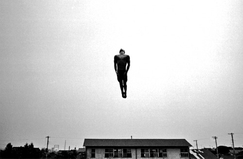 Jean-Philippe Charbonnier - L'homme-canon Yosuke Armitsu, champion de plongeon, s'entraîne pour les présélections olympiques, Tokyo, 1964.