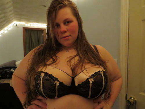 chubby-bunnies: Summer, 22, size 24/26 US Found this amazing bra along with matching panties - made