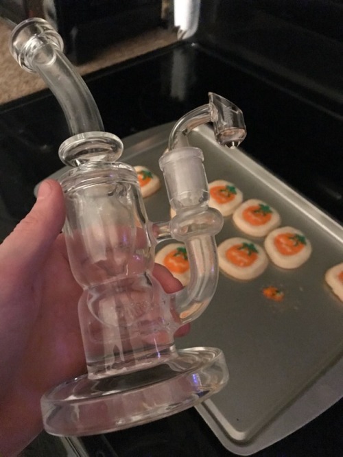 mobbiedickk: New rig and Halloween cookies 