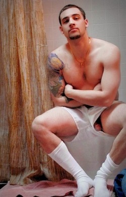 commandolover:  Hot men don’t need underwear: hot men go commando!  http://commandolover.tumblr.com/