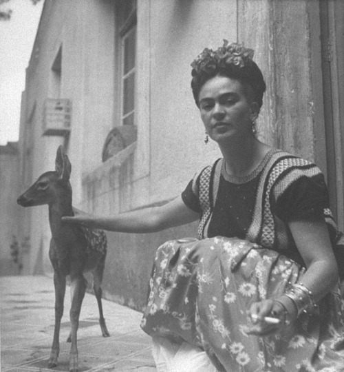 erminaguill:    Frida Kahlo de Rivera born Magdalena Carmen Frida Kahlo y Calderón; July 6, 1907 – July 13, 1954) was a Mexican painter who is best known for her self-portraits. Hace 108 años nacía la valiente y hermosa mujer que me inspira todos
