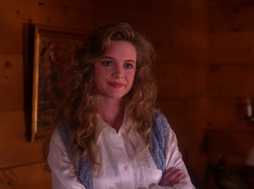 sorryish:“I can see half my life’s history in your face, and I’m not sure that I want to.”Twin Peaks