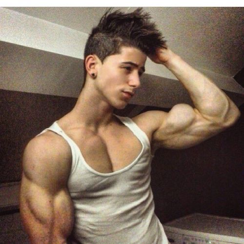 rippedmusclejock: Oh fuck bro, what a rush and WHAT A HEADACHE. Did you put something in my drink? C
