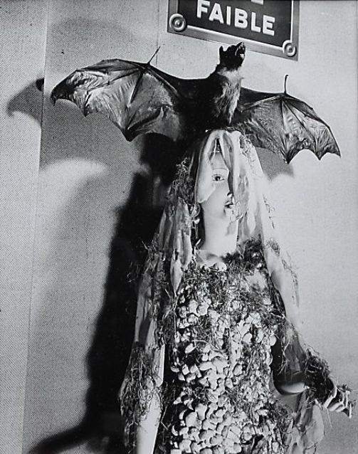 regardintemporel:  Denise Bellon - Mannequin de Wolfgang Paalen, 1938 