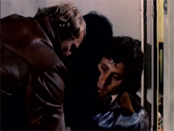 ebeefarnum:After Starsky kills Bellamy (an example great shooting – it’s dark and he’s so ill he’s l