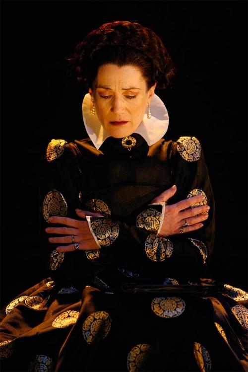 mrscastaways:Harriet Walter as Elizabeth I in Mary Stuart (x)