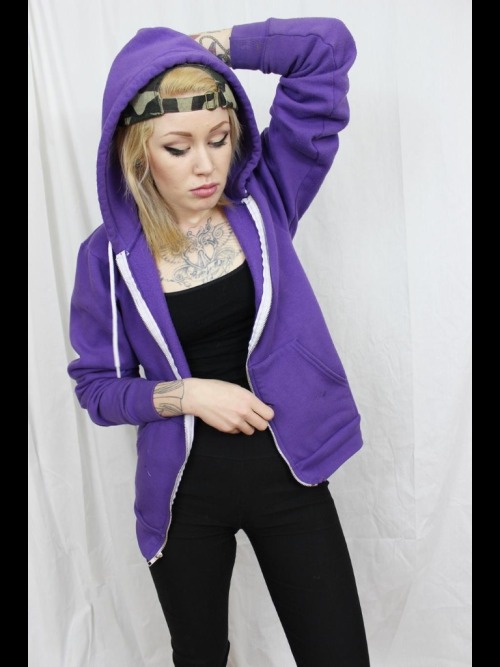meggybaby:  Got some more things up on my store! Americansweetheartma.storenvy.com Share please! 