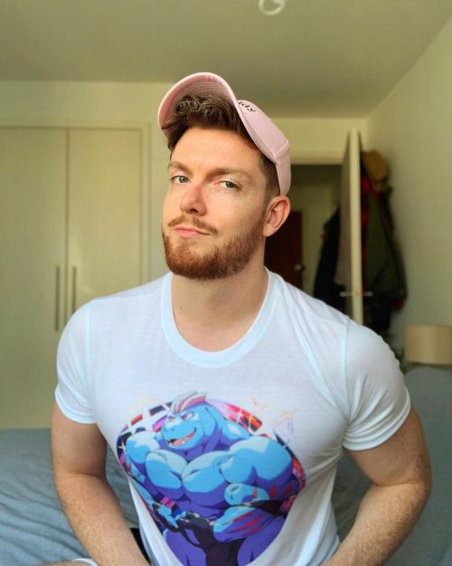 “MACHOKE MACHOKE CHOKE MACHOKE” - I speak Machoke. Thanks @homo_london for this super buff tee. Mach