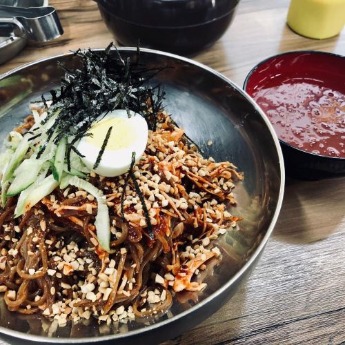 #비빔막국수 spicy buckwheat noodles with mixed vegetables and crushed peanuts #한식 #koreanfood #먹스타그램 (at 