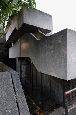 scavengedluxury:  Institute of Education.