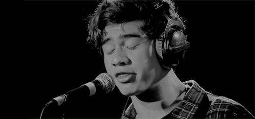 ufocaluhm:// BBC LIVE LOUNGE //it comes in waves, i close my eyes.hold my breath and let it bury me.