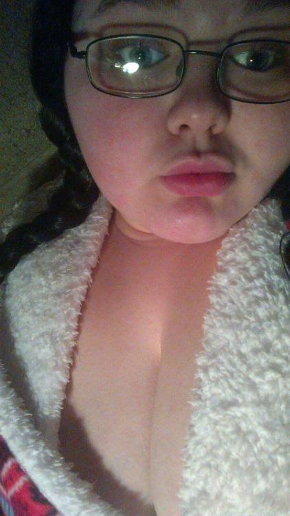 savban22:  Fresh out of the shower (: Hair braided, with just my robe on.Oh yea and I’m high 👏😍