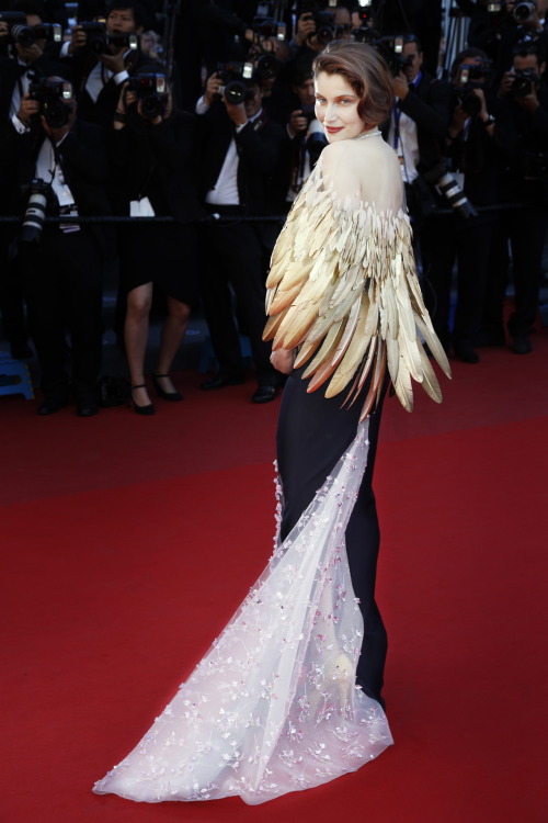 fieldbears:  snake-bit:  nerds-of-the-random-fandoms:  Wow what dress is that?  Christian Dior couture, Laetita Casta, Cannes festival.  lay me to rest 