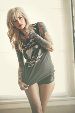 beautiful naked girls with tattoos