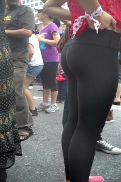 babezinyogapants:  Yoga Pants http://babezinyogapants.tumblr.com/