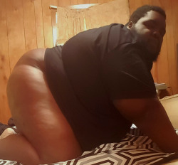 Smother-Me-In-Ur-Blubber:  Oh Yeah. Look At The Size Of This Dude. Want Him To Straddle