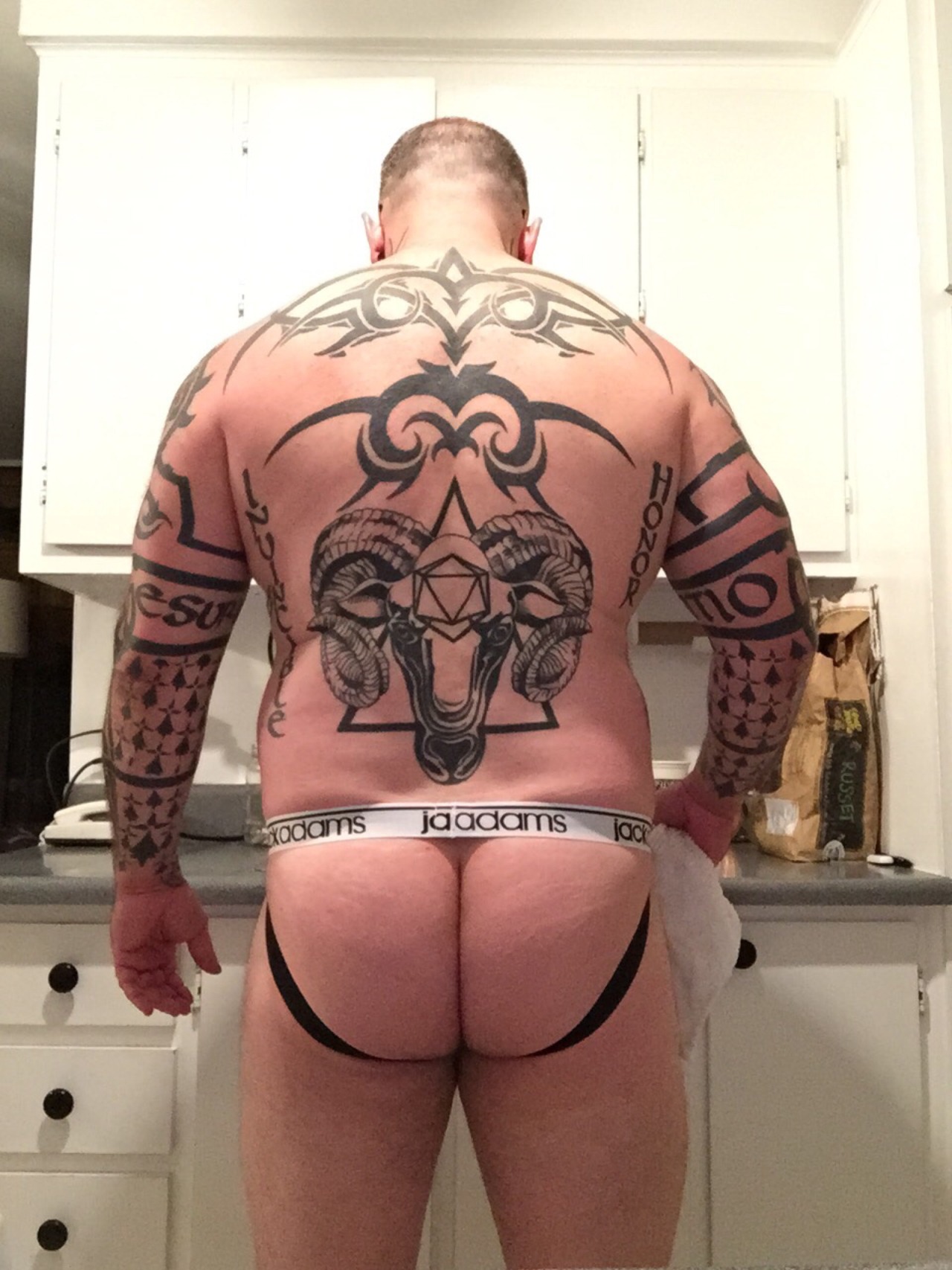 fuzzybearhug:  That ass 