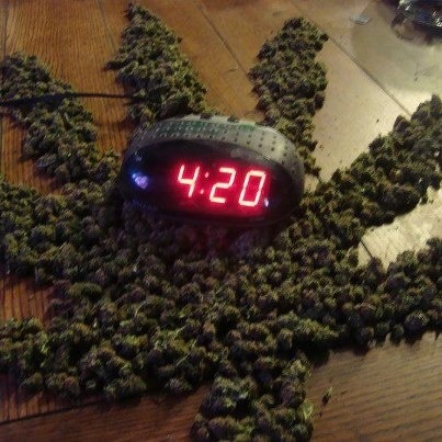 toweliesfunkytown:  Follow us if you smoke!