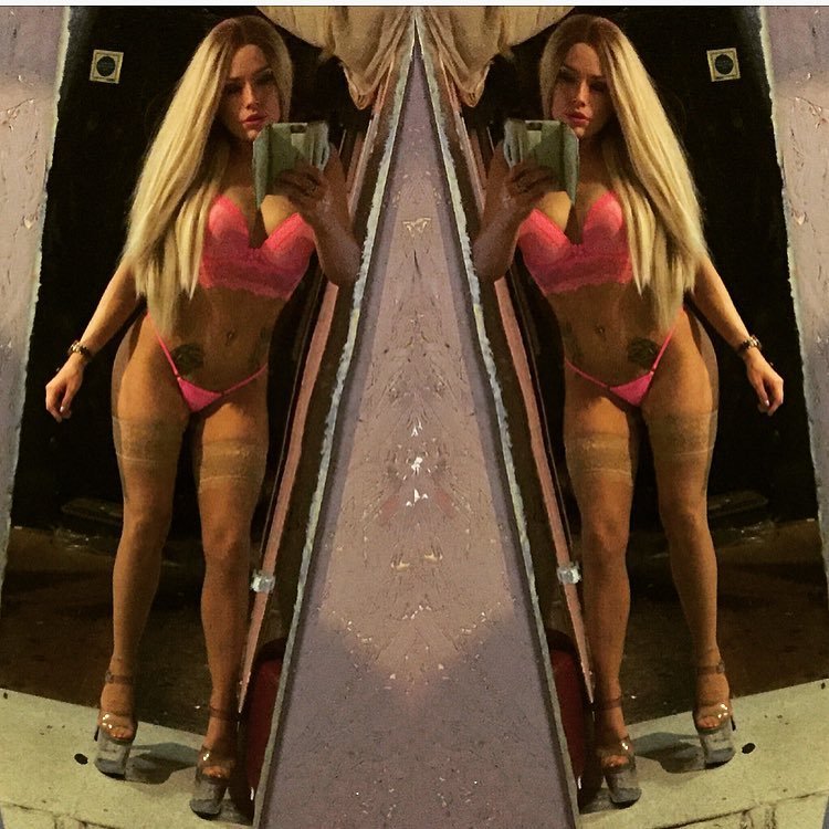 stripper-locker-room:  daniieskye