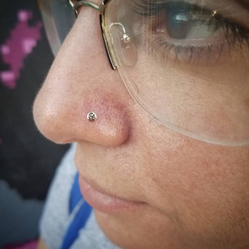 Katherine recieved her first piercing EVER today. A #nostril with a #rosegold hammered disk ♡ Thanks