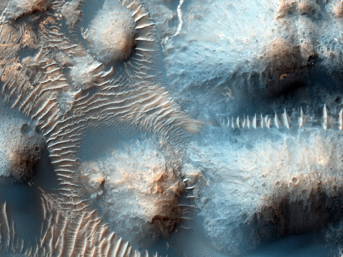 beautifulmars: Ridges, Mounds and Dune Seas in Aram Chaos