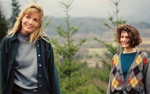 laurapalmerwalkswithme:Sheryl Lee and Lara Flynn Boyle on the set of Twin Peaks