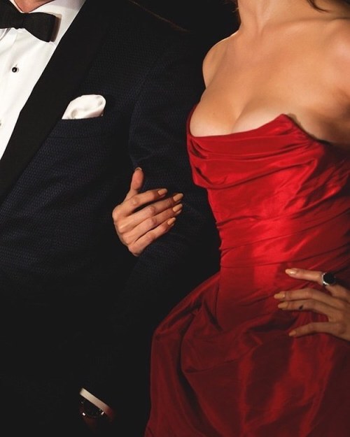 Party time ______________ #classylady #classy #gentlemanstyle #man #woman #dress #reddress #suit #bo