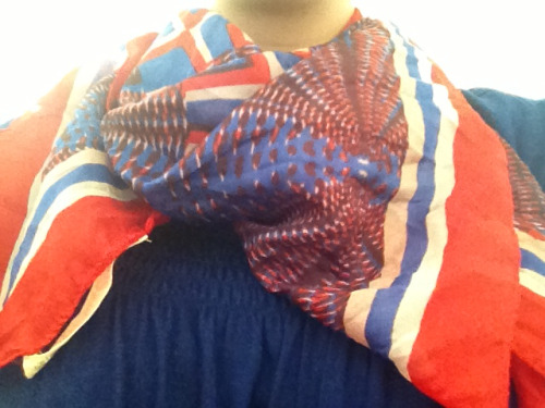 theonlycheeseleft: Guys look at this majestic scarf I bought yesterday and I’m wearing today. 