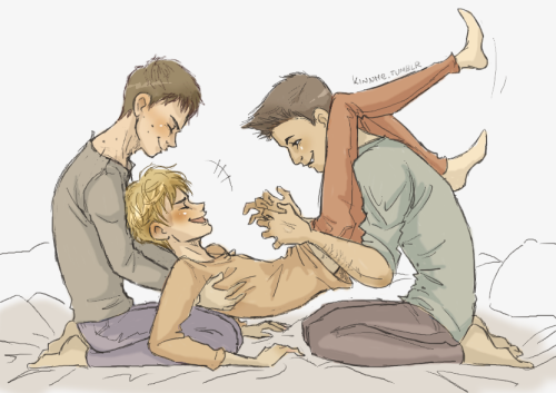 kinnme:Tickle attack!