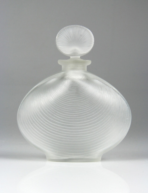 René Lalique, perfume flacon, 1929. Paris. © Rene Lalique/BUS 2014. Via Röhsska Museum