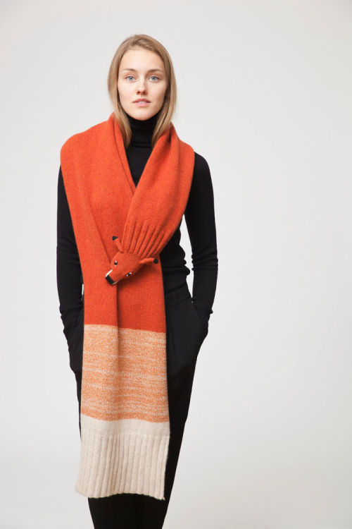 phindsy:wordsnquotes:Adorable Animal Knitted Scarves Drape Over Your Neck by Nina FührerDutch a