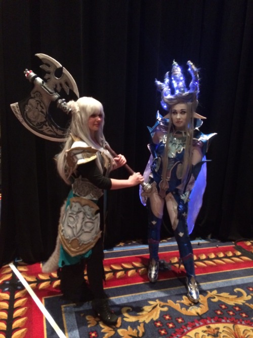 bad-decision-roulette:Amazing cosplays from Fan Fest. Absolutely beautiful. If you see yourself here