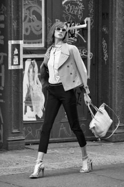 senyahearts:  Karlie Kloss - shooting for Coach in Soho, NY. (21/10/2013)   This model is all &ldquo;bitch please!&rdquo;