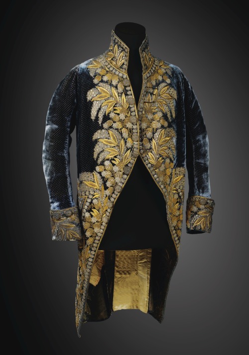 fripperiesandfobs:Court coat of Marshal Louis Alexandre Berthier, Prince de Wagram, 1799-1815From So