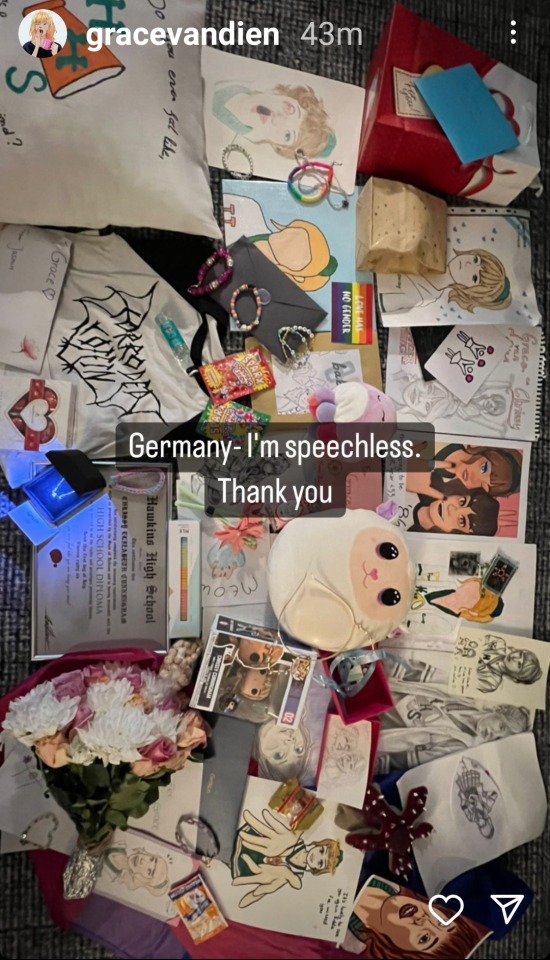 It looks like Grace had a great time at the Germany comic con. She got a lot of cute gifts.
Suck it, haters!