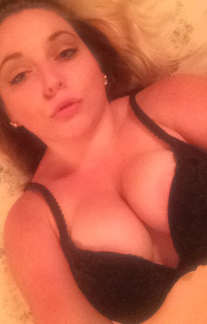 thepreachypeachbabe:  kcshyguy:  thepreachypeachbabe:  I look like a sexy tight teen..until I spread my meaty lips for you to see xoxo 💕👑  Welcome back! I was sad when I noticed you deactivated your old blog  Thank you! I’m glad I’m back!  
