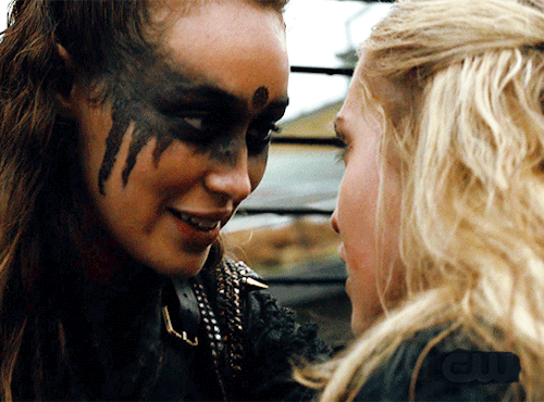 hedahaven:This gif tho. Lexa smiling. Clarke melting. I just caint.