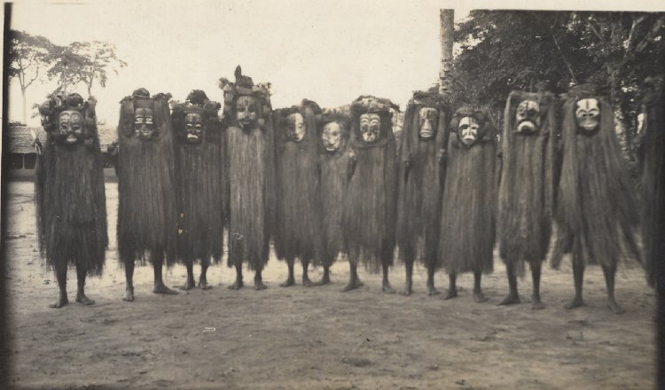 quatermasspitt:  “Nigeria, medium group of Ijo adults [male?] standing in row.