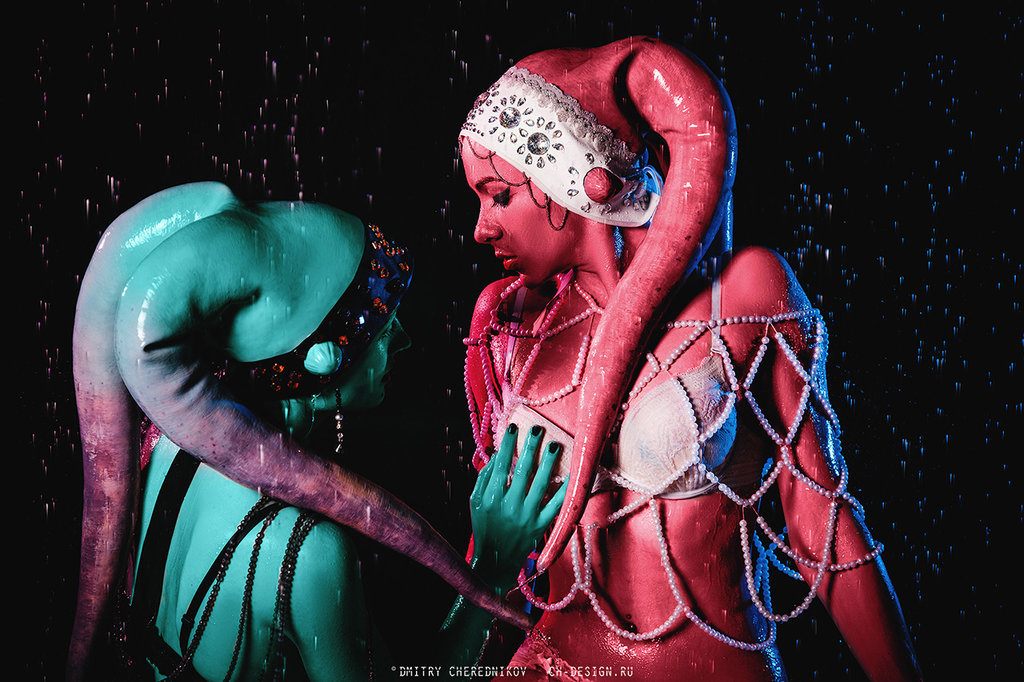 fuckyeahnerdpr0n:  Twi’lek cosplay frolicking by Sallozare