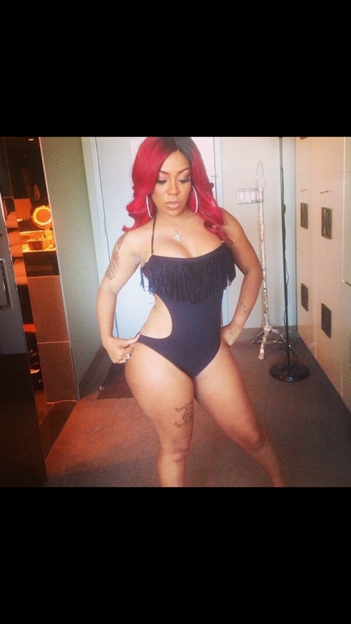 lukecage777:  goldieloc:  thick legs and heels!!!   Yes 👍