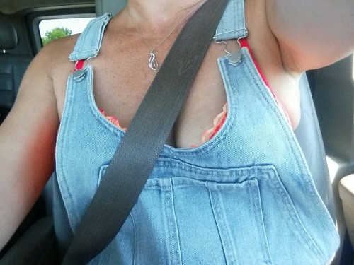 swayisme:  Happy Hump Day tumblr Friends n Fiends!!  A quick change on the highway….