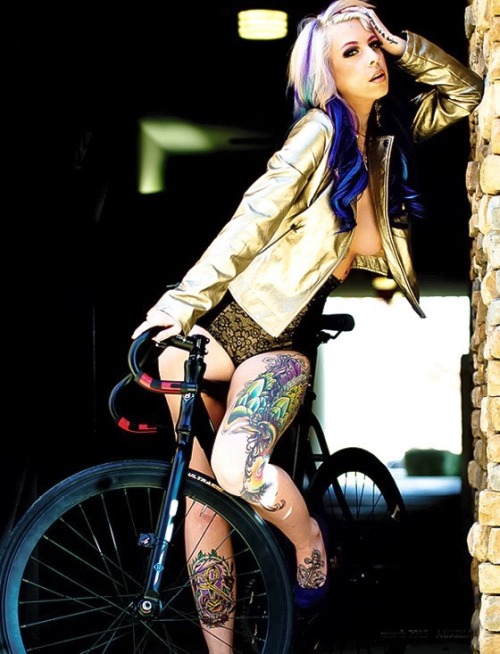 Colorful Cycling Chick Model Kortni Kennedy Photo Shawn Janzten