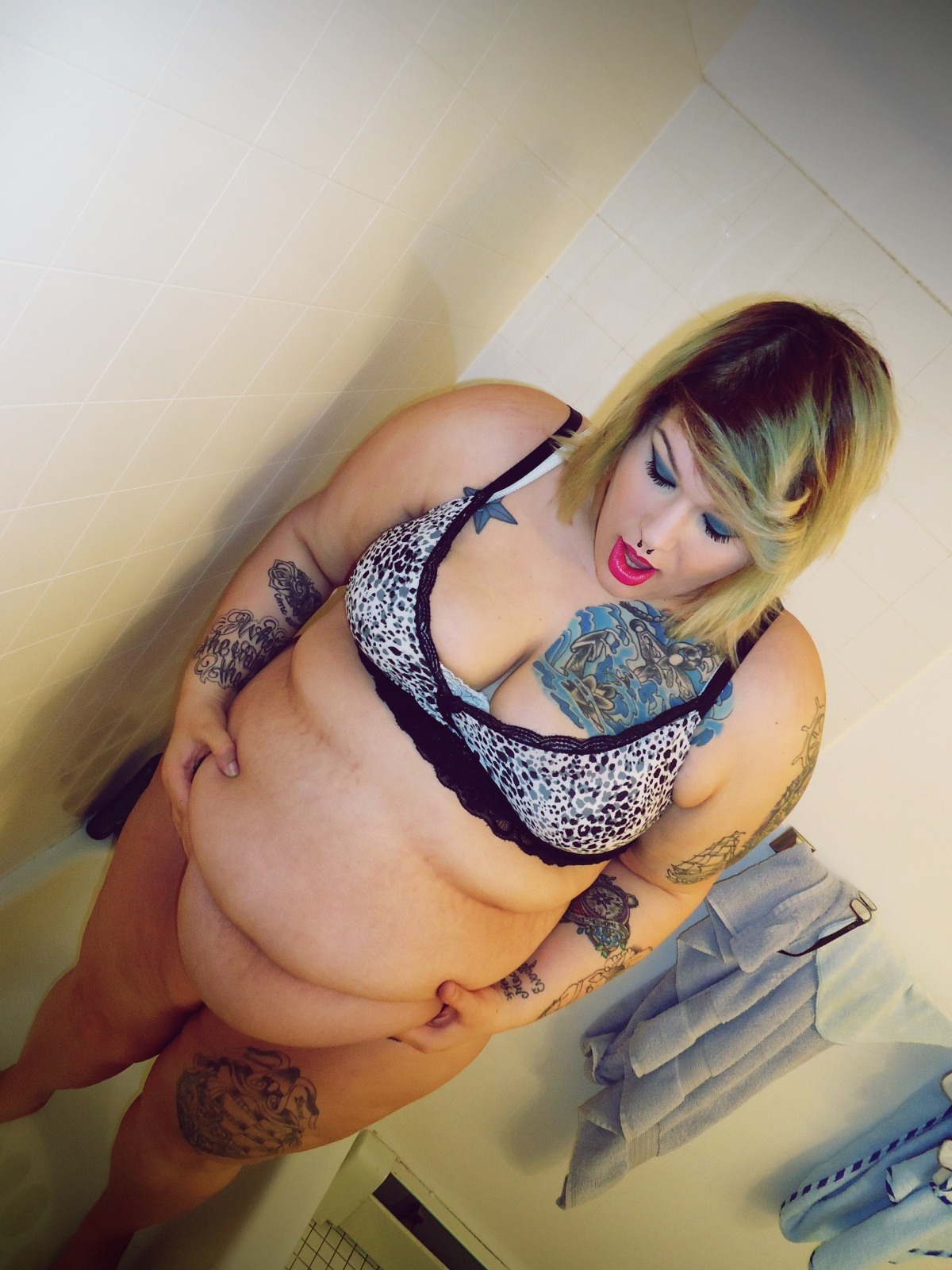 paigetorious:  Everyone always asks why I am so comfortable with my body. Truth is,