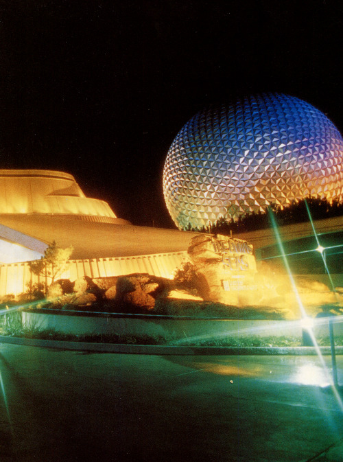 manila-automat:    Building a Dream The Art of Disney Architecture, 1996   The Living Seas facade at Epcot